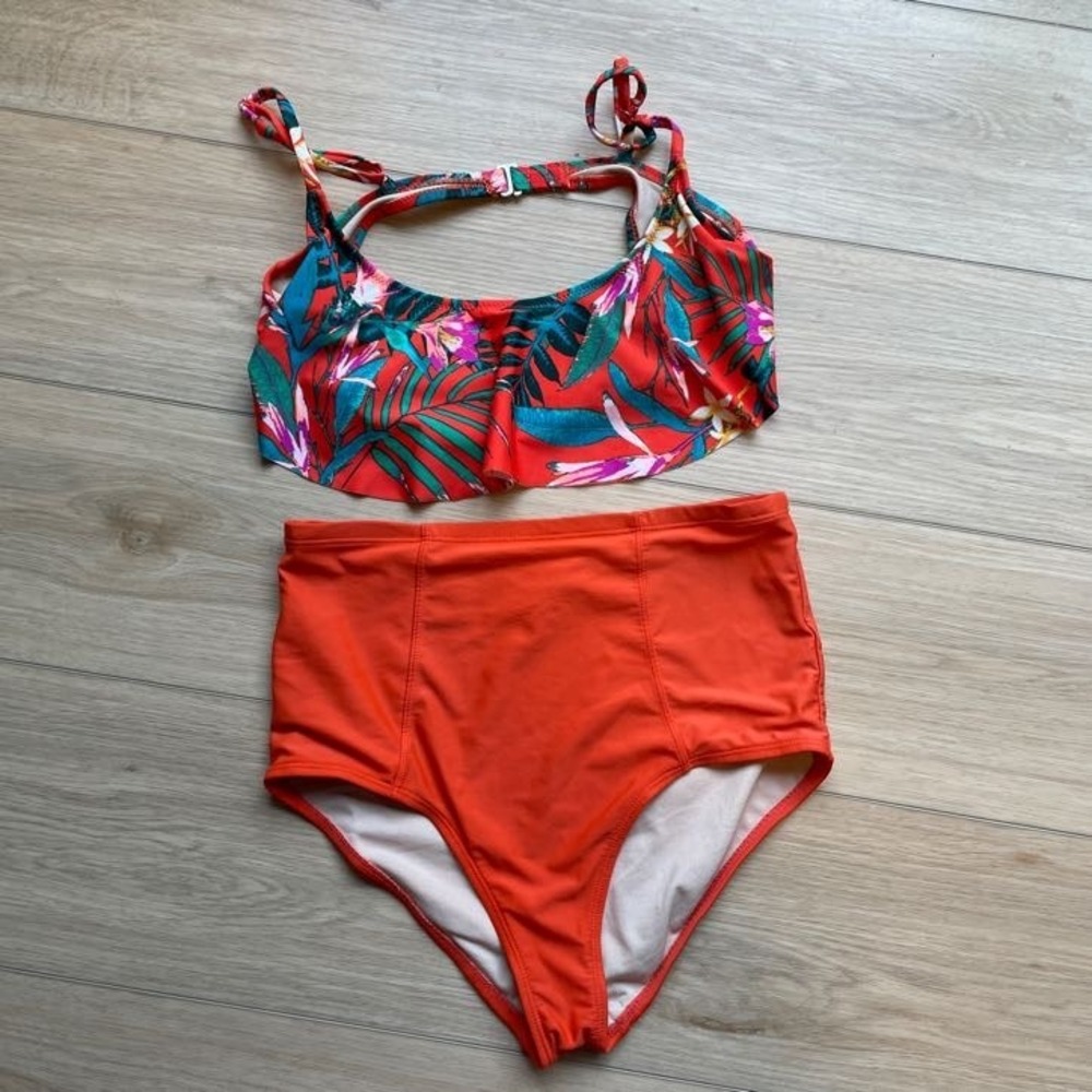 Old Navy Tropical Floral Flounce Bikini Top and High Waisted Bottoms Set